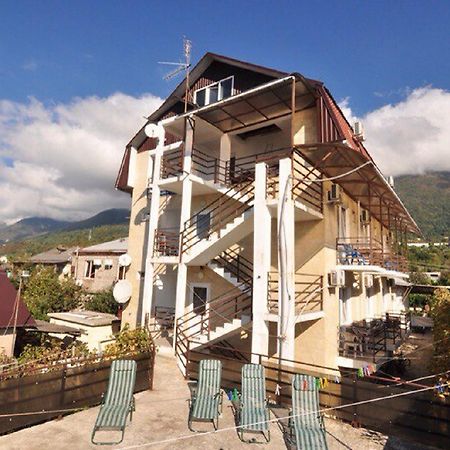U Ruslana Guest House ガグラ エクステリア 写真