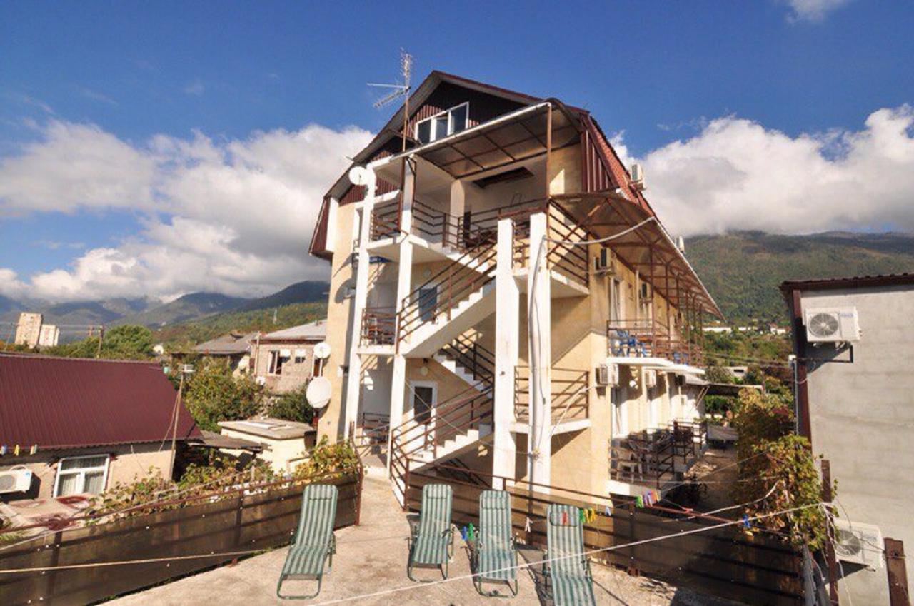 U Ruslana Guest House ガグラ エクステリア 写真