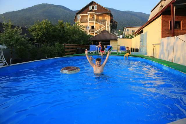 U Ruslana Guest House ガグラ エクステリア 写真
